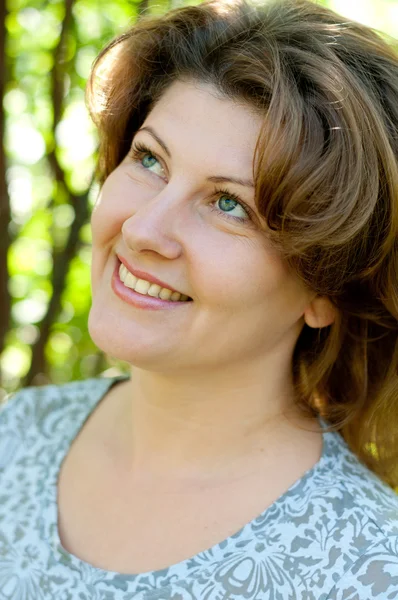 Middle-aged woman in a summer park — Stock Photo, Image