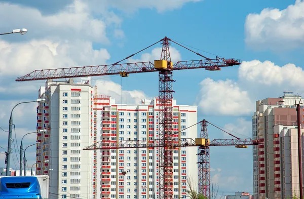 The construction of modern residential building — Stock Photo, Image