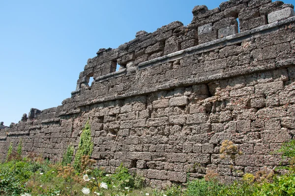 Les ruines de l'ancien mur de la ville de Side, Turquie — Photo