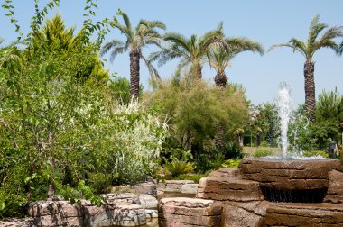 Peyzaj Hizmetleri - taş çeşme ve gölet