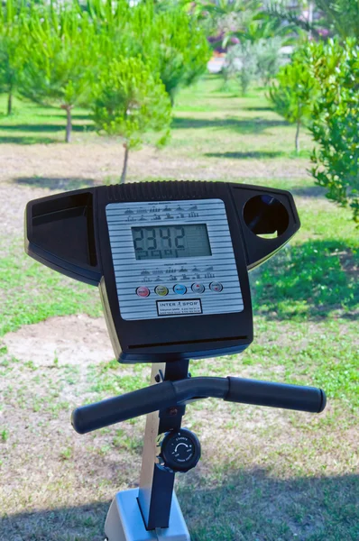 Sala de fitness con vistas a la naturaleza — Foto de Stock