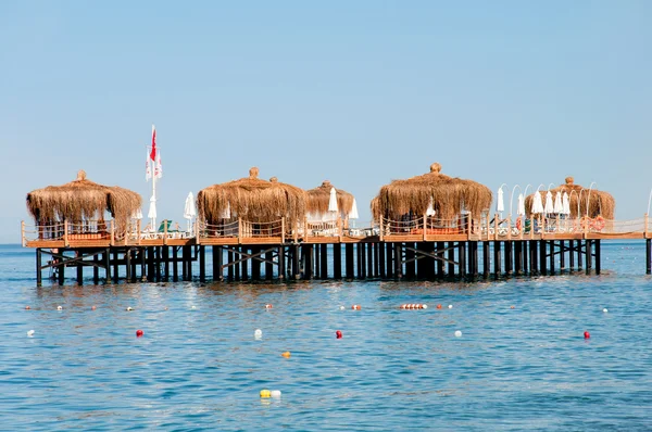 Muelle marino con pérgolas — Foto de Stock