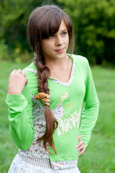 Teen girl on nature — Stock Photo, Image