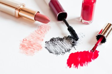 hafif bir arka plan üzerinde kadınsı kozmetik