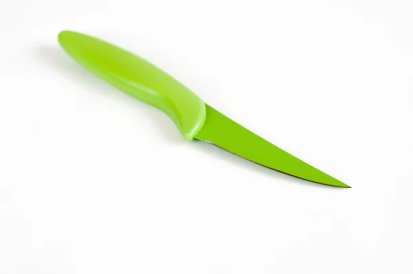 Зеленый кухонный нож на светлом фоне — стоковое фото