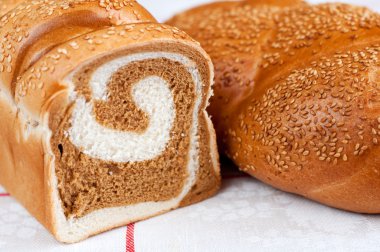 Susam ile lezzetli bir ekmek.