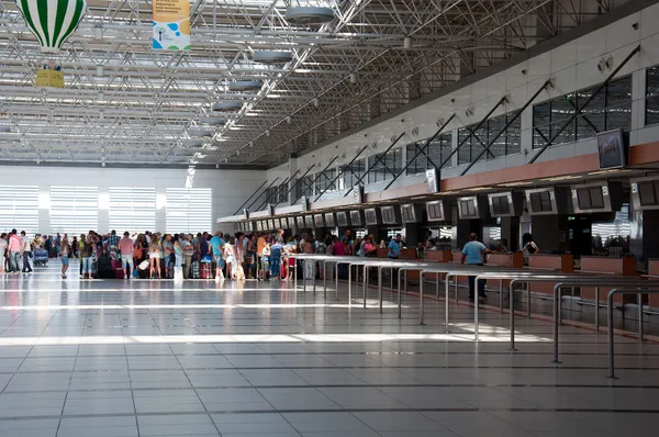 Αίθουσας αναχωρήσεων στο αεροδρόμιο στην Αττάλεια, Τουρκία — Φωτογραφία Αρχείου