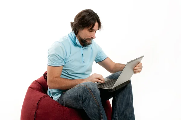 A man with a laptop on a light background — Stock Photo, Image