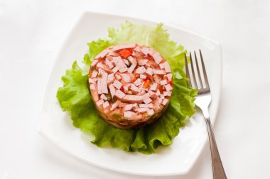 sebzeli jöleli pişmiş sosis