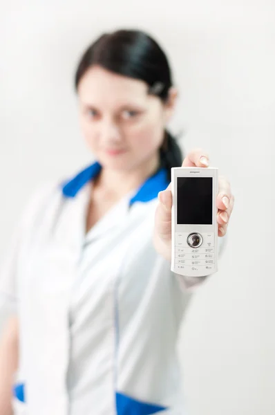 Mujer médico manos teléfono móvil — Foto de Stock