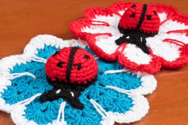 Gestrickte Tücher Marienkäfer — Stockfoto