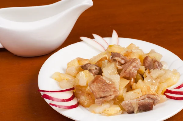 Patatas fritas con carne — Foto de Stock