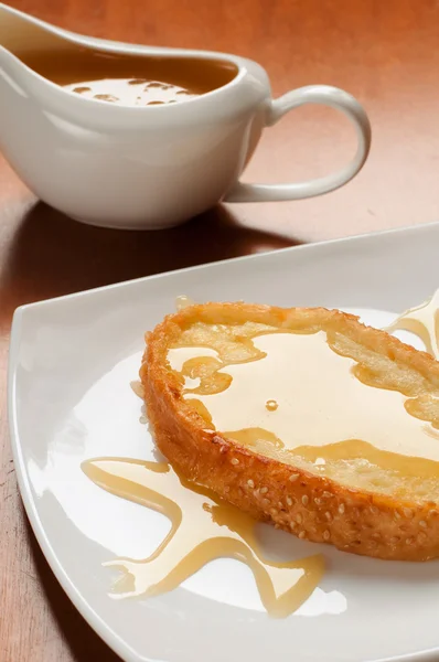 Köstlicher Toast mit Honig — Stockfoto