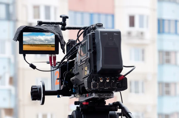 Professional video camera on a city street — Stock Photo, Image