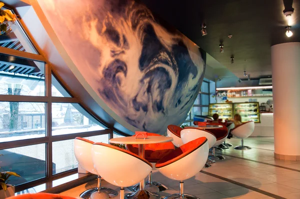 Moderne café in een futuristische stijl — Stockfoto