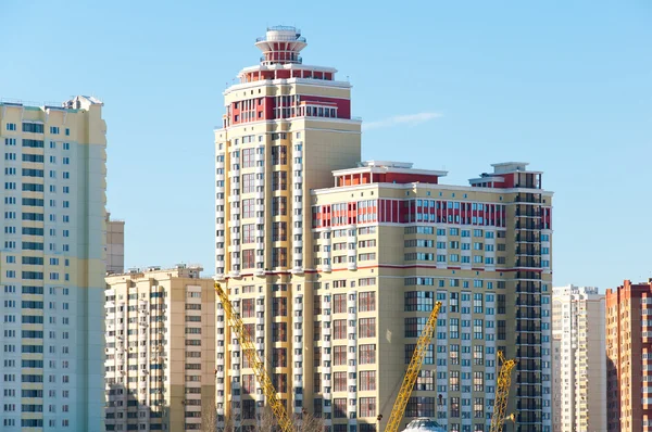 La construcción de viviendas modernas en Moscú, Rusia — Foto de Stock