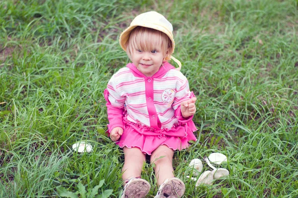 Little girl with white mushrooms — Stock Photo, Image