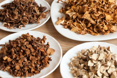 kurutulmuş mantar farklı çeşitleri