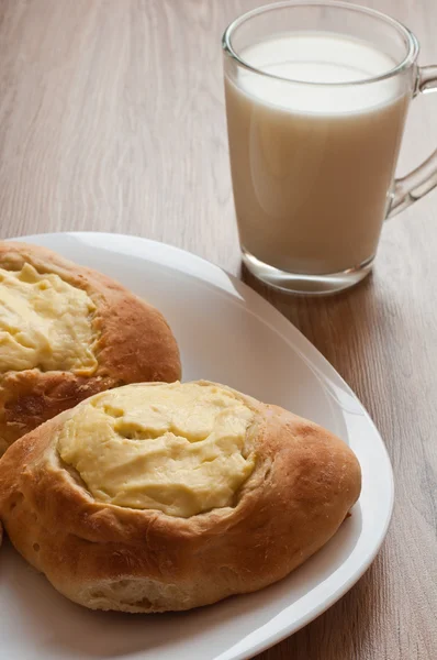 Gâteau au fromage fait maison avec caillé — Photo