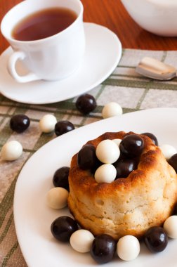 siyah ve beyaz çikolatalı pasta