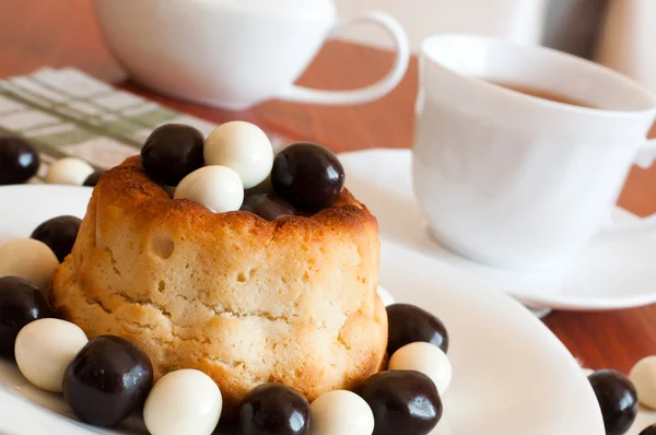 Torta con cioccolato bianco e nero — Foto Stock