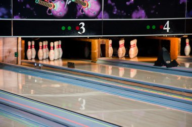 iğne ile bowling lanes