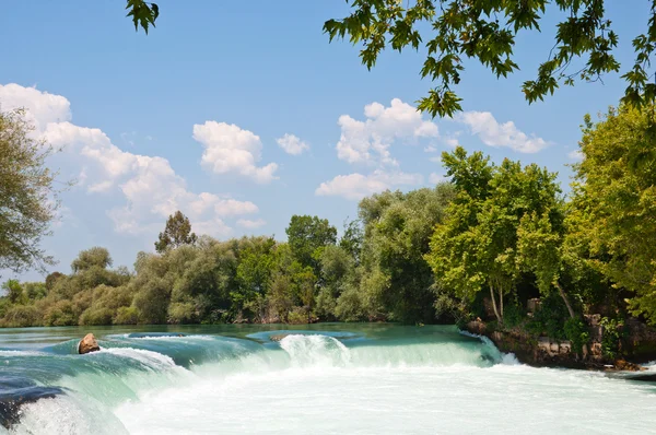 Vattenfall vid floden manavgat, Turkiet — Stockfoto