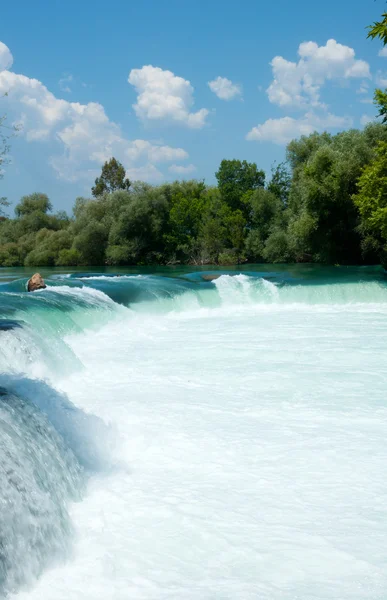 Vattenfall vid floden manavgat, Turkiet — Stockfoto