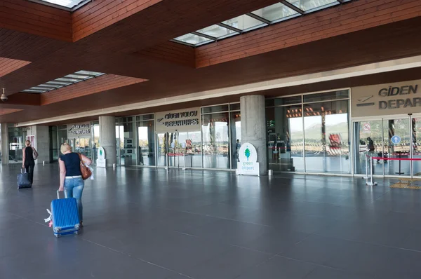 Indulási terminál Dalaman repülőtér-Törökország — Stock Fotó