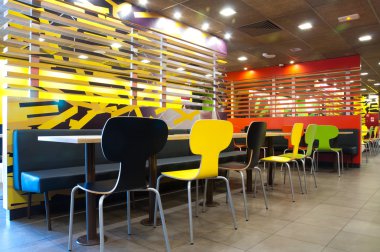 Modern kafenin içi.