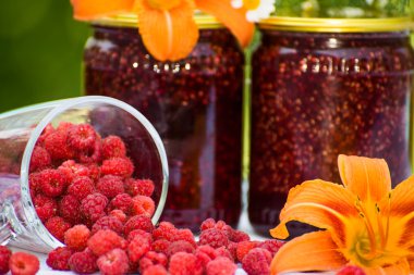 taze çilek ve Ahududu reçeli