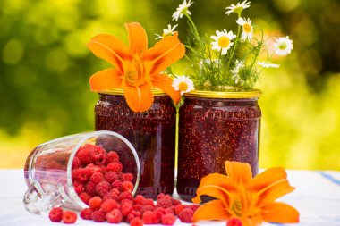 taze çilek ve Ahududu reçeli