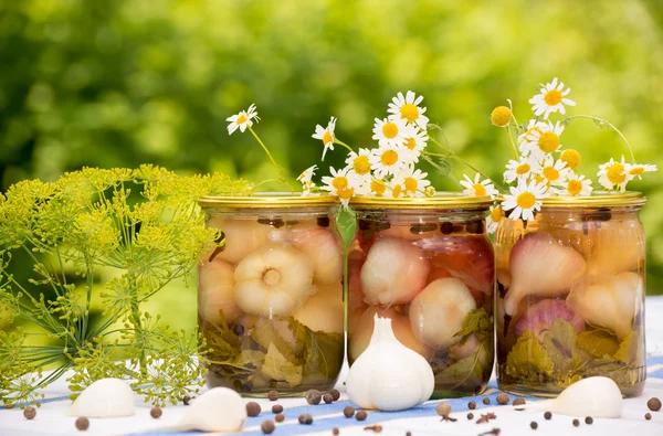 Canned pickled garlic for the winter — Stock Photo, Image