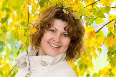 sonbahar Park orta yaşlı bir kadın