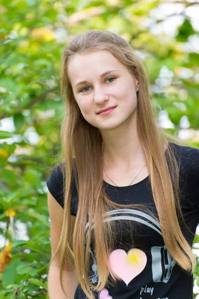 Young girl is resting in nature — Stock Photo, Image