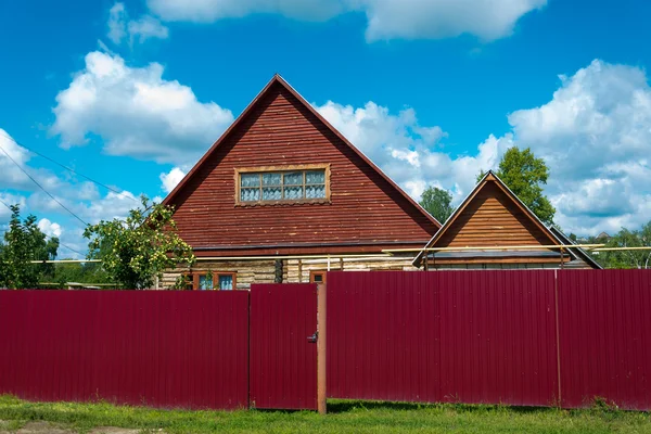 Ett modernt hus i Ryssland — Stockfoto
