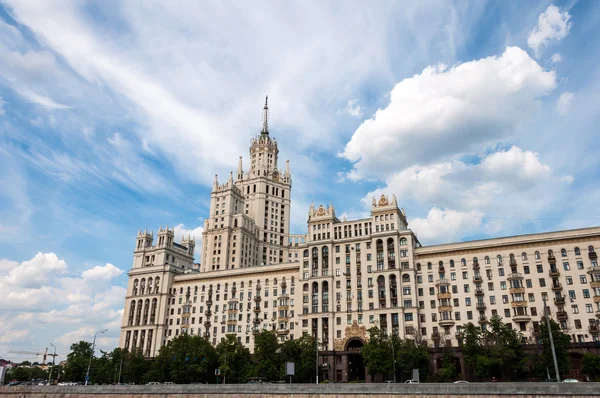 Stalin skyscraper on the waterfront in Moscow, Russia — Stock Photo, Image