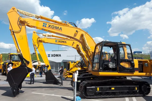 Excavator XGMA on exhibition "Construction Equipment and Technologies 2013" in the exhibition center "Crocus Expo" in Moscow, Russia — Stock Photo, Image
