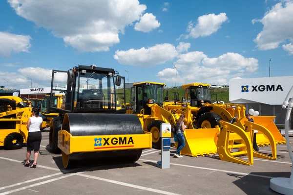 Asphalt roller XGMA on exhibition "Construction Equipment and Technologies 2013" in the exhibition center "Crocus Expo" in Moscow, Russia — Stock Photo, Image