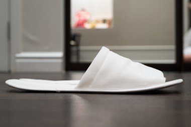 Otelde katta tek kullanımlık terlik