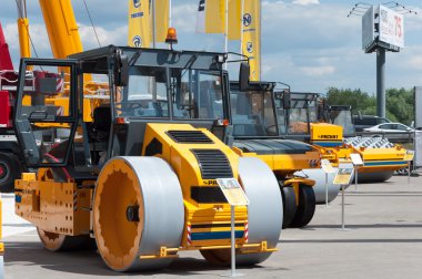 Asfalt pavers packat Sergisi 