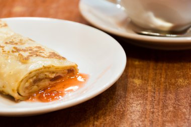 Çilek reçelli krep