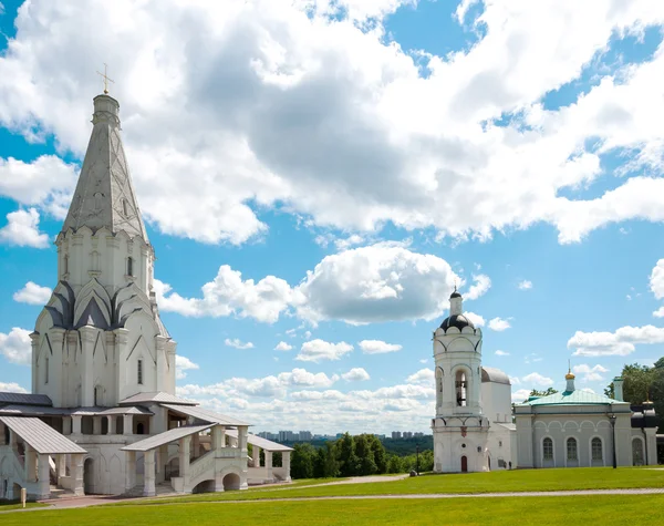 俄罗斯。教堂的提升和莫斯科的圣 · 乔治的钟塔 — 图库照片