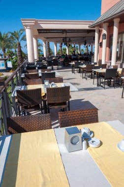 Türk otelde güneşlenme üzerine Restoran