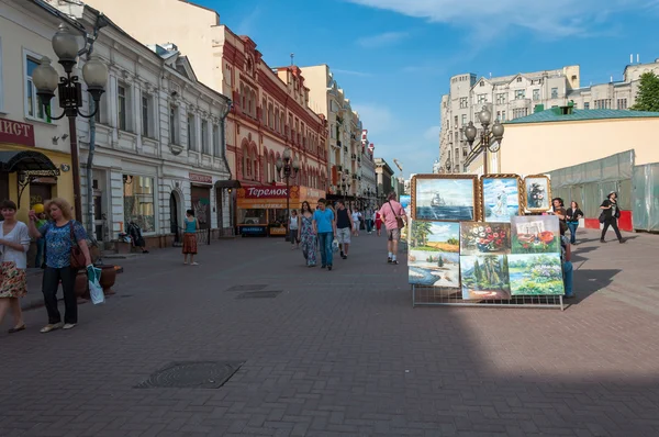 Turistická ulice "starý arbat" v Moskvě. Rusko — Stock fotografie