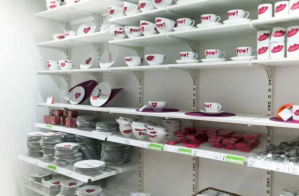 Ceramic tableware in the store "Ikea" — Stock Photo, Image