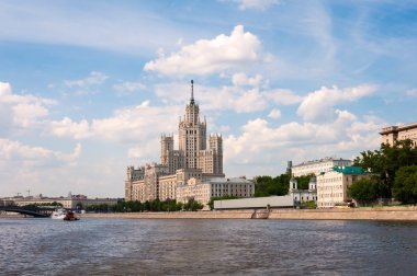 Moskova, stalin döneminden kalma kotelnicheskaya setin bina