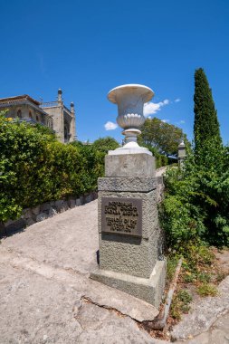 Alupka, Kırım - 10 Temmuz. 2019. Vorontsov Sarayı 'nın güney cephesi, şimdi bir müze.