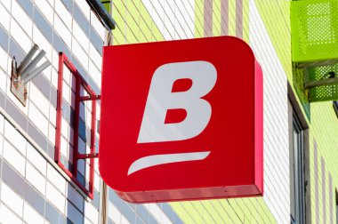 Moskova, Rusya - 8 Ekim. 2021 yılı. Vernyy 'nin logosu - en büyük market perakendecisi.