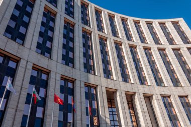 Moskova, Rusya - 15 Ekim. 2021 yılı. Akademisyen Sakharov Bulvarı 'ndaki ofis binası.